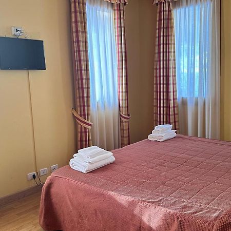 Hotel Chalet Casa Cesana チェザーナ・トリネーゼ エクステリア 写真