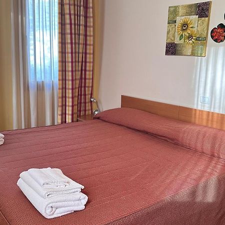 Hotel Chalet Casa Cesana チェザーナ・トリネーゼ エクステリア 写真