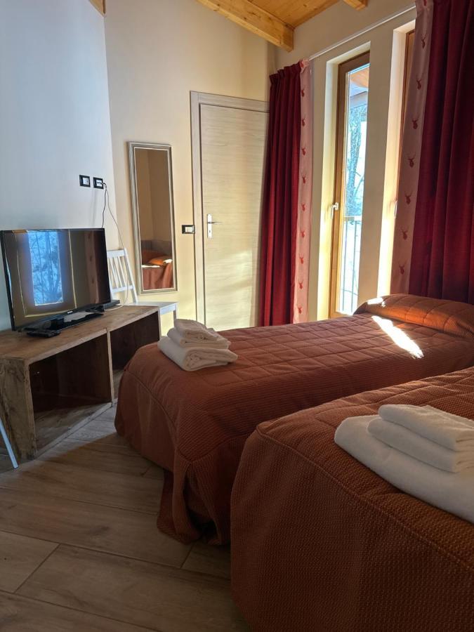 Hotel Chalet Casa Cesana チェザーナ・トリネーゼ エクステリア 写真