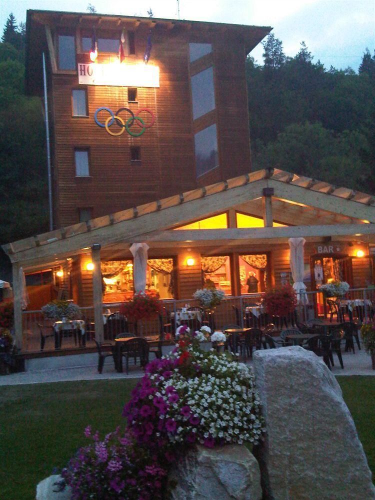 Hotel Chalet Casa Cesana チェザーナ・トリネーゼ エクステリア 写真